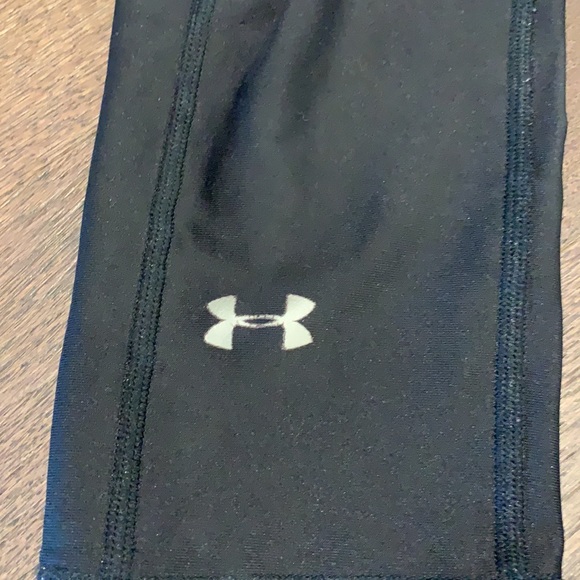 Under Armour Capris Black - Picture 2 of 7